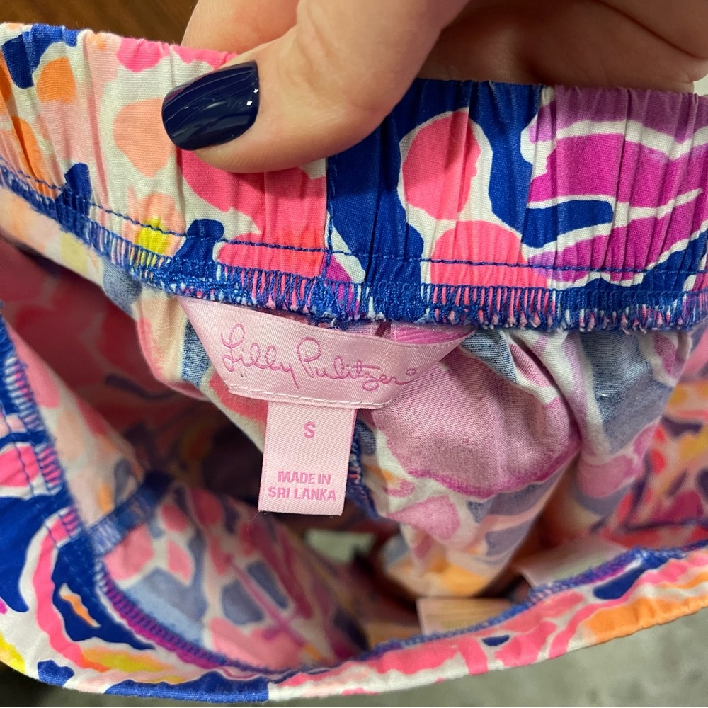 Lilly Pulitzer Pink and Blue Patterned Women Shorts - Picture 4 of 4